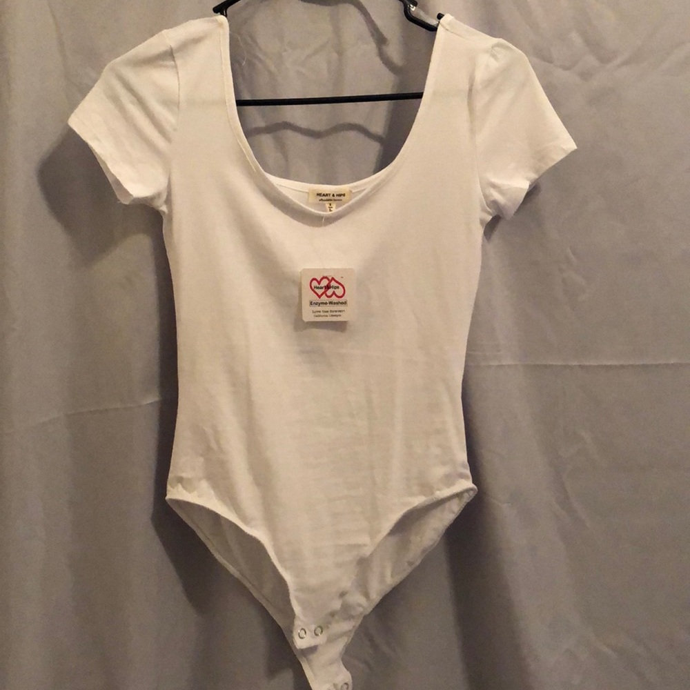 Short sleeve white body suit, NWT 2 snap closure